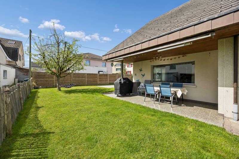 Freistehendes EFH mit 6.5 Zimmer und viel Umschwung (2)