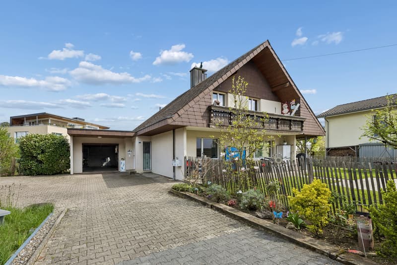 Freistehendes EFH mit 6.5 Zimmer und viel Umschwung (1)
