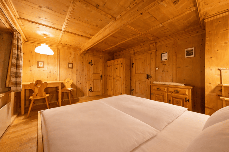 Crusch Alba - betriebsbereites Hotelensemble in S-Charl (11)