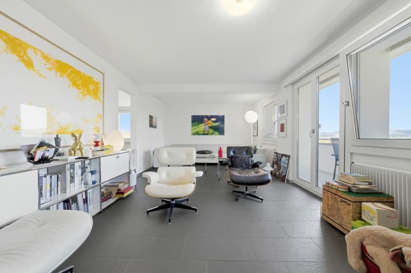 Exclusive living experience with a far-reaching view: Modernized spatial wonder in Belp (2)