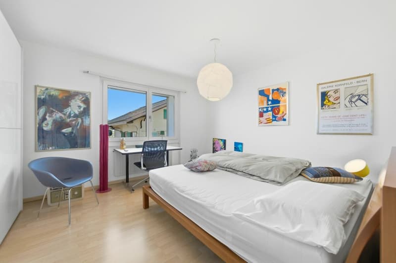 Exclusive living experience with a far-reaching view: Modernized spatial wonder in Belp (9)