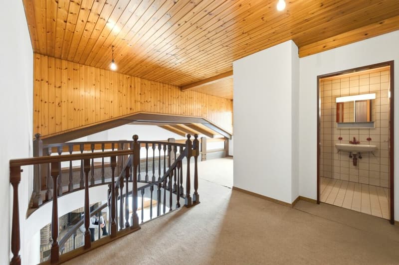 170 m² of living space with character and Valais mountain panorama (9)