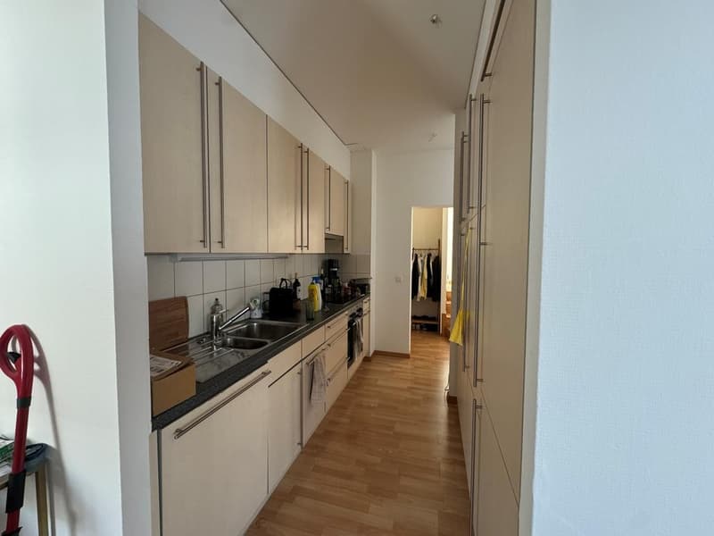 Super bright 2.5-room apartment in the heart of Lausanne (5)