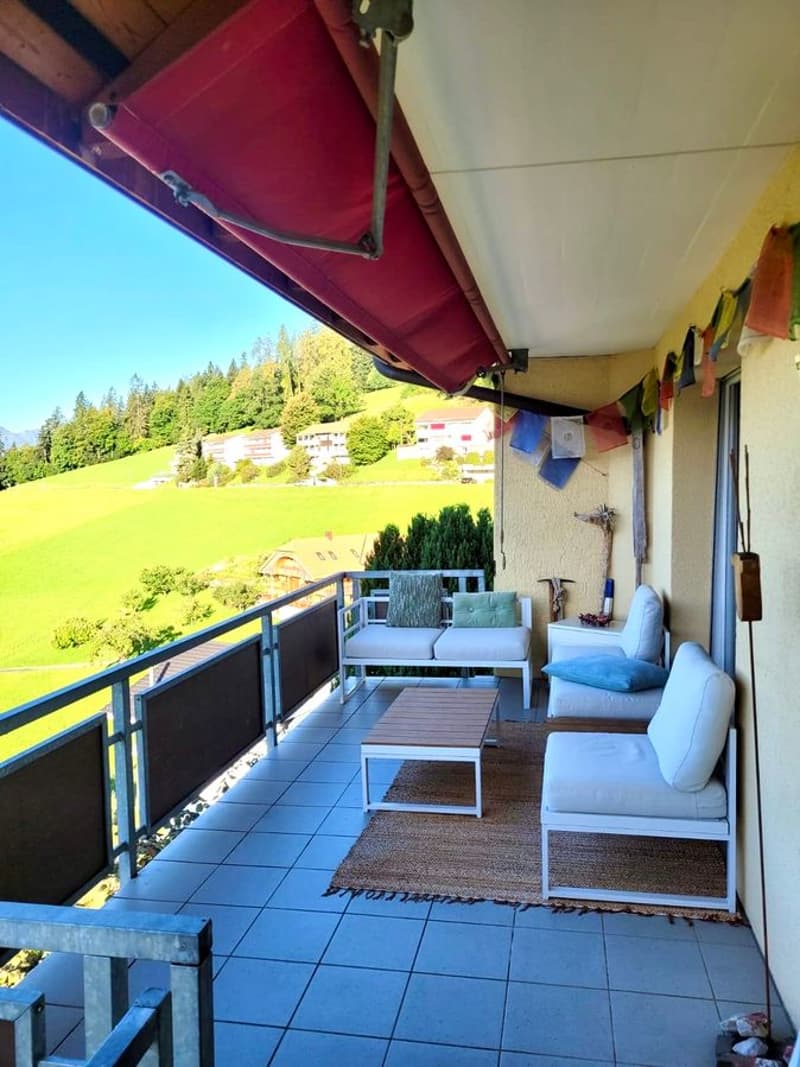 Charmante 4.5-Zimmer-Wohnung mit See und Bergblick in Heiligenschwendi (10)