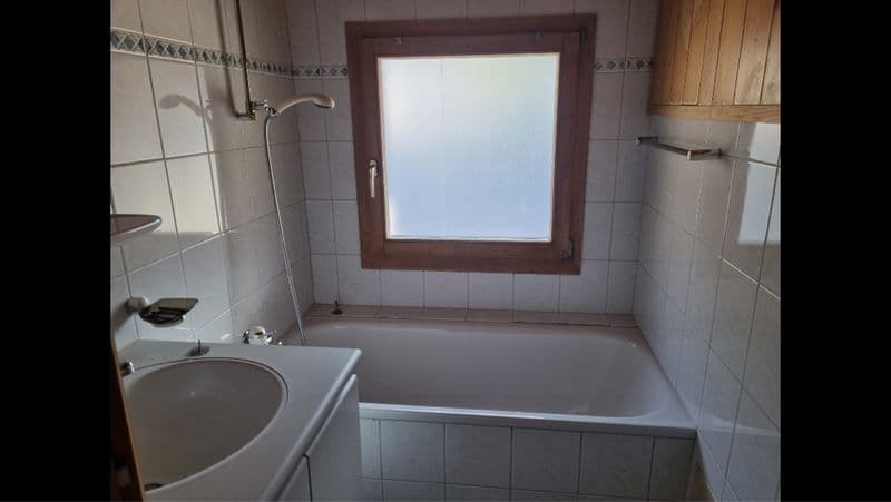 Charmant appartement de 3,5 pièces au dernier étage avec vue lac et montagne de rêve à Brienz (7)