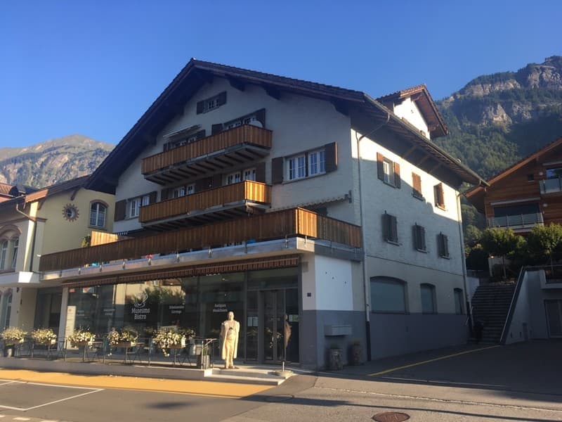 Im Zentrum von Brienz suchen wir einen Nachmieter (1)