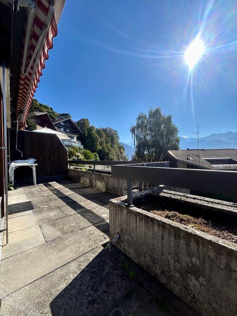 Charmante 4.5-Zimmer-Wohnung mit Seeblick in Gunten (2)