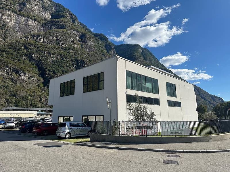 NEW PRADA CENTER BIASCA (last space available) (6)