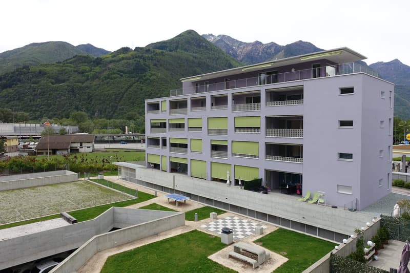 Moderno appartamento 2.5 locali con balcone ad Arbedo-Castione (1)