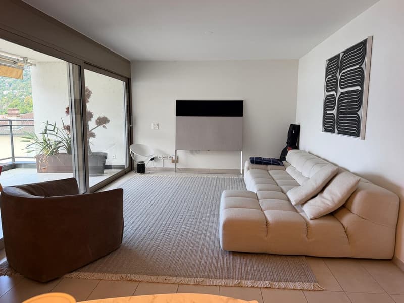 Elegante appartamento di 4 locali con vista lago nel cuore di Ascona (2)
