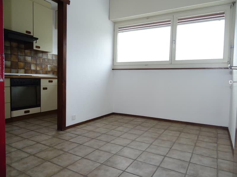 Appartement lumineux de 3,5 pièces à Vezia avec ascenseur (3)