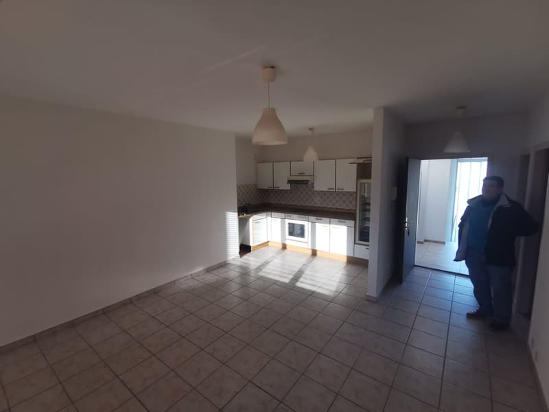 Bright 2-room apartment in Lumino, available immediately (3)