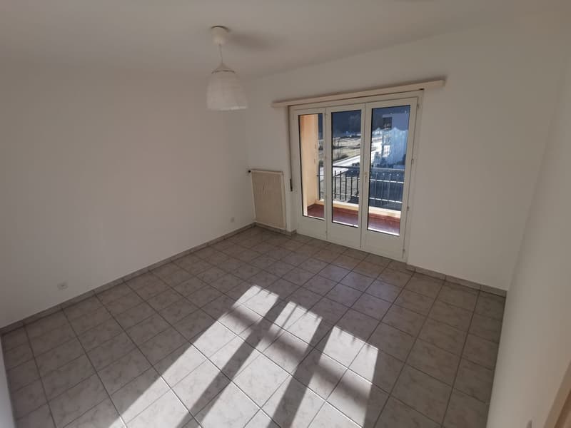 Bright 2-room apartment in Lumino, available immediately (4)