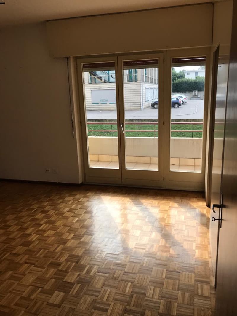 Appartamento 2 locali con balcone e vista panoramica a Vezia (1)