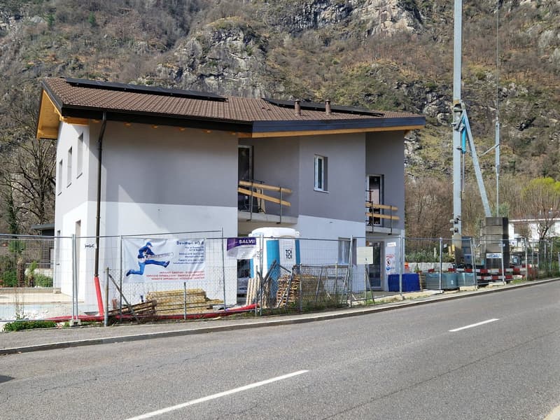 Modern semi-detached house under construction in Biasca (4)