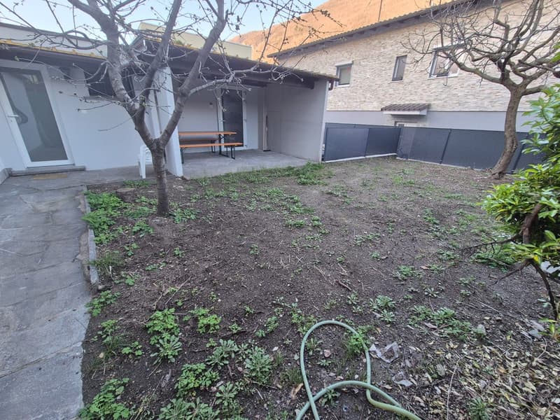 Locale hobby / laboratorio con giardino a Losone – disponibile subito (3)