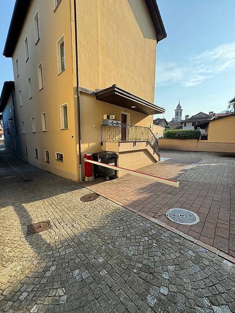 External parking in private courtyard with barrier (2)