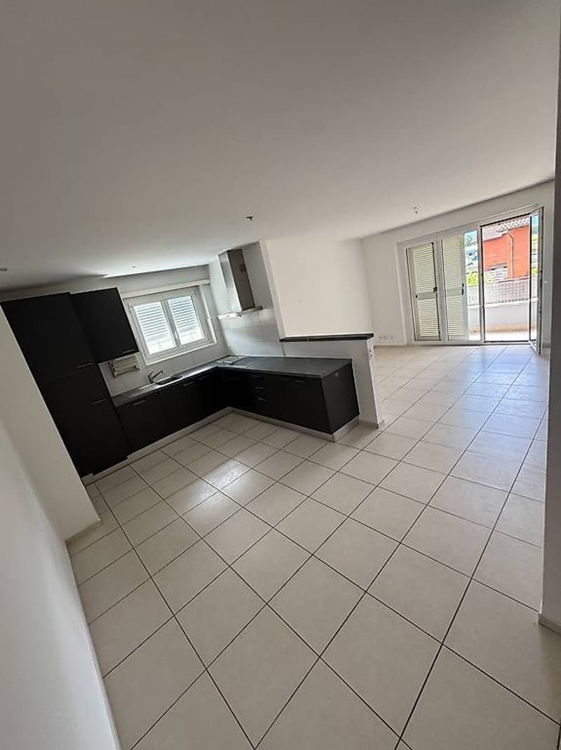 Spacious 4.5-room apartment in Riazzino (1)