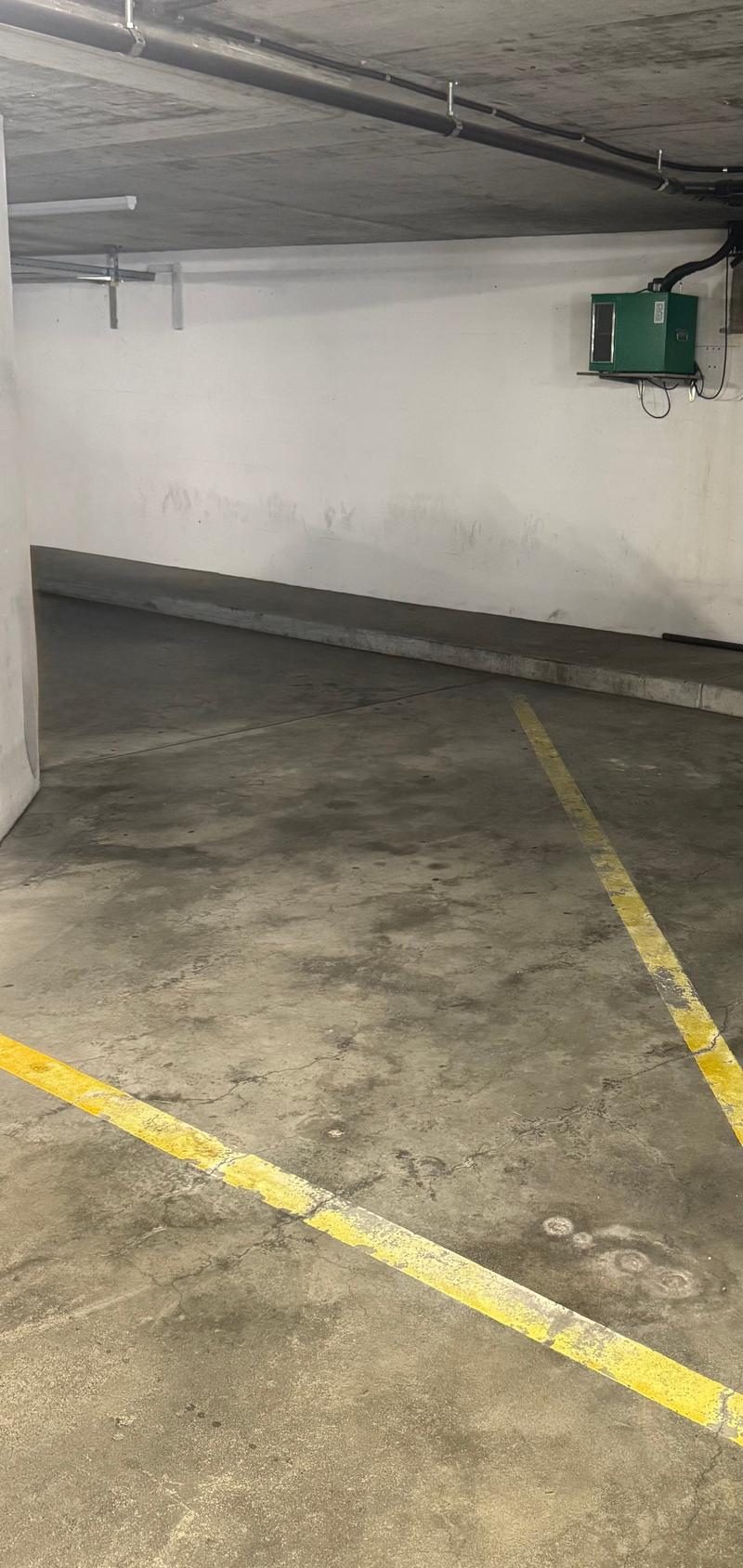 Posto auto sotterraneo in affitto a Riazzino (2)