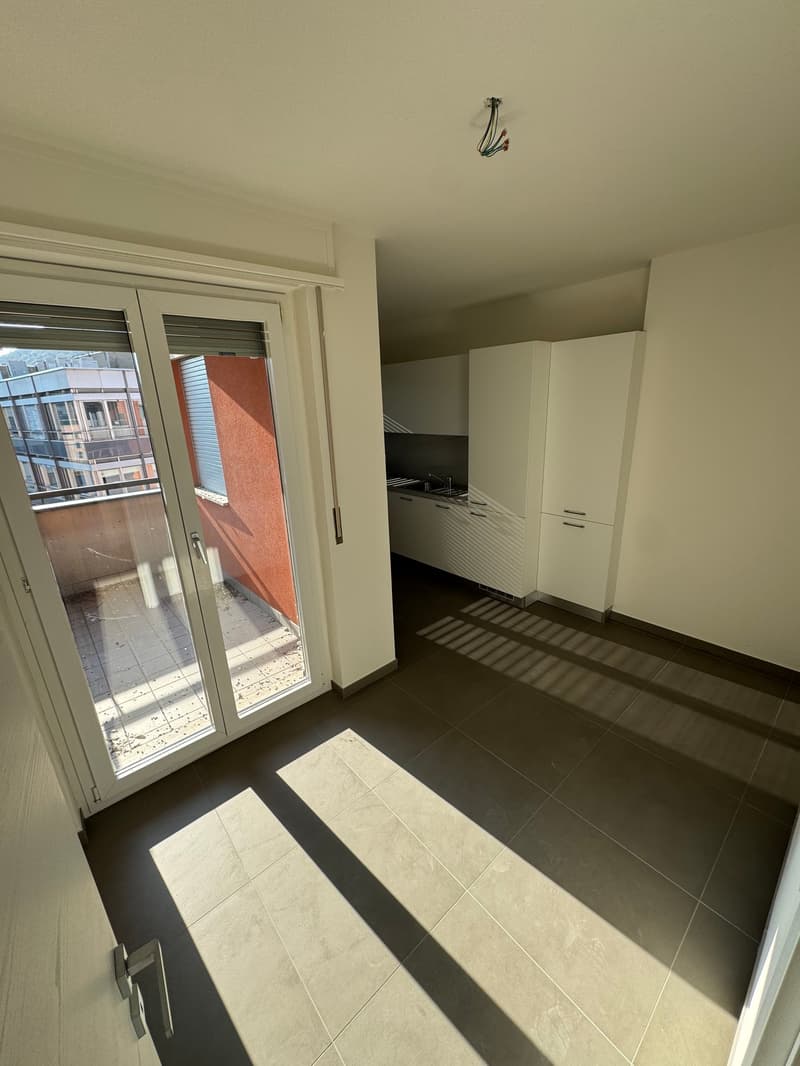 Attico in affitto a Chiasso – Vista panoramica e comfort moderno (7)