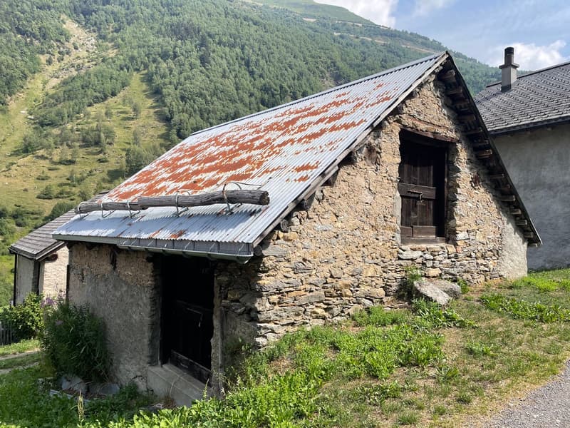 FONTANA-AIROLO - Kleine Scheune zur Renovierung (1)