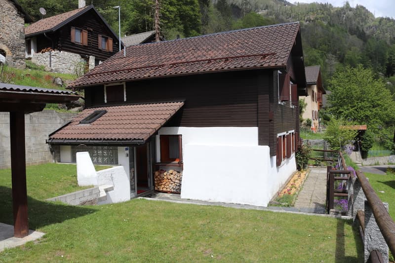 Chalet / Casa indipendente in vendita a Scruengo (Piotta-Quinto) (1)