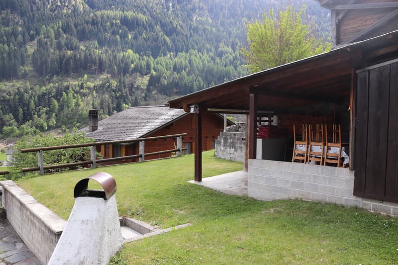 Chalet / Casa indipendente in vendita a Scruengo (Piotta-Quinto) (2)