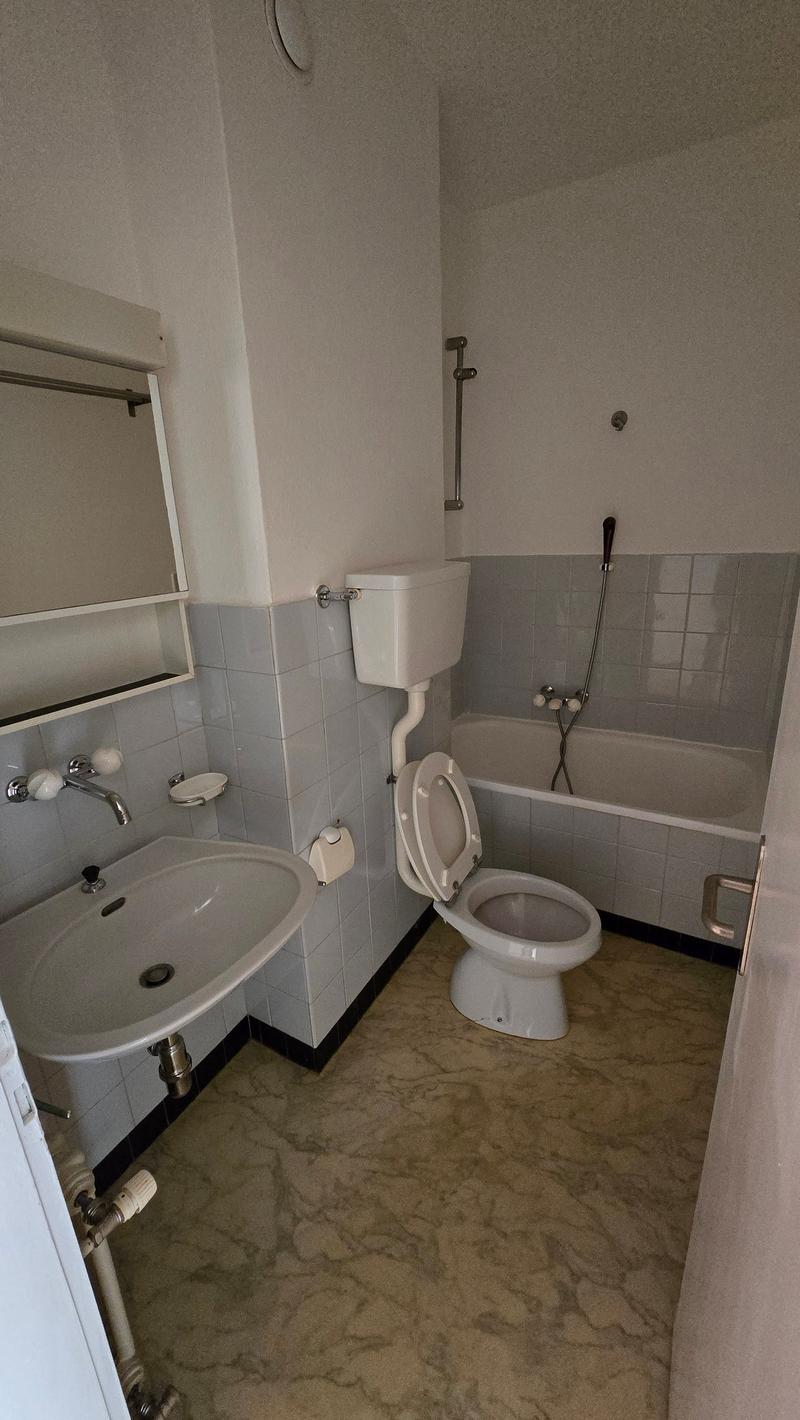 Cozy studio apartment with balcony in Vezia (6)