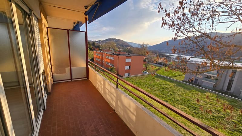 Cozy studio apartment with balcony in Vezia (1)