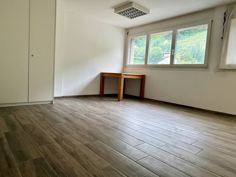 Charming office in Gudo (2)