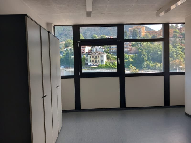Offices of 20 sqm in strategic location in Chiasso (2)