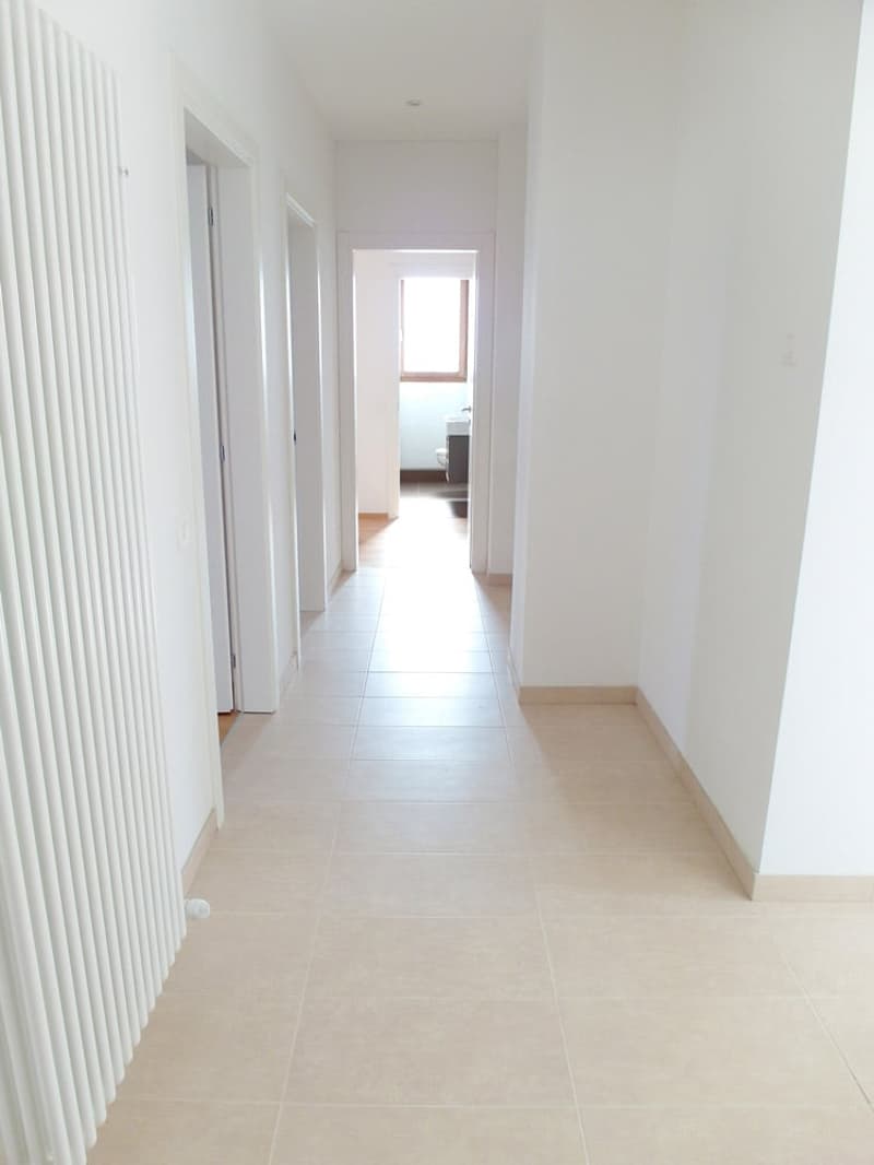 Ufficio luminoso di 4.5 locali a Rancate (7)