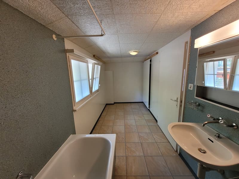 Appartamento 2.5 locali in una zona tranquilla a Bühler (3)