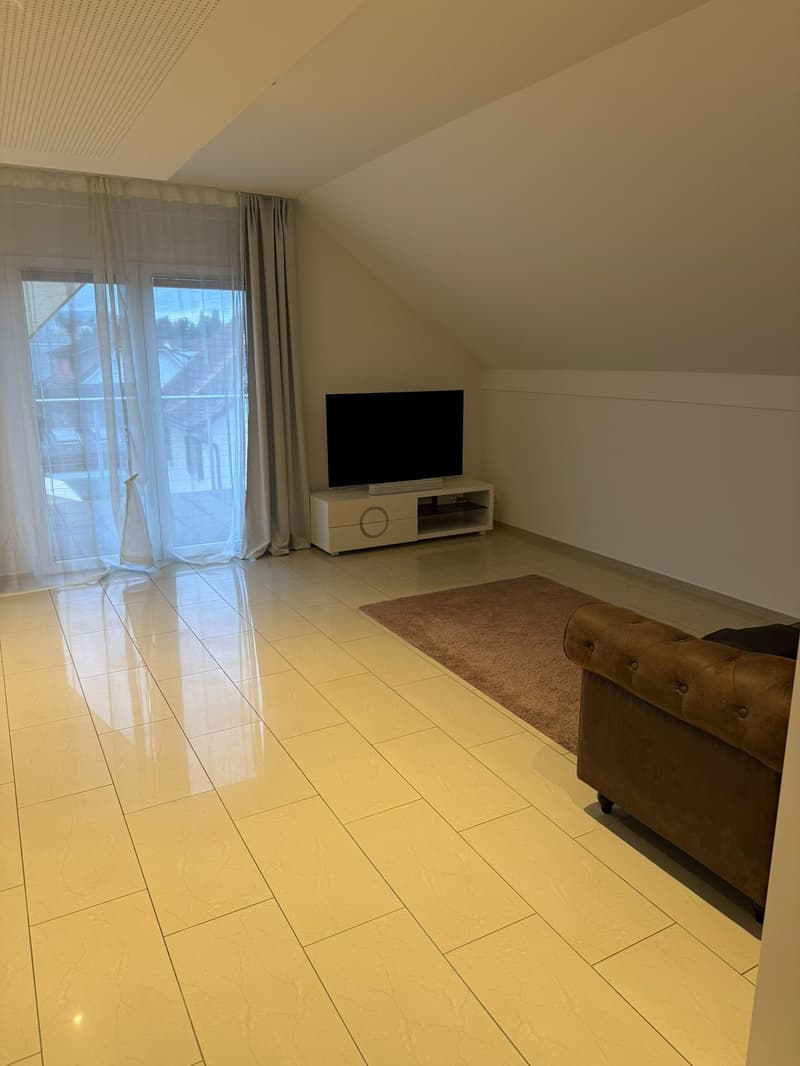 Bright 3.5-room apartment with balcony in Reinach (2)