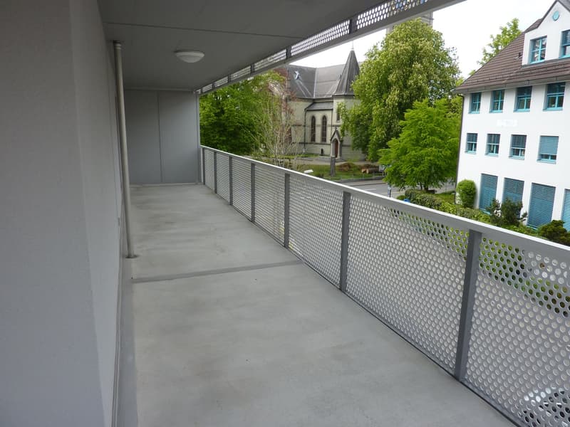 Appartamento mansardato luminoso 4.5 locali con balcone e vista a Wetzikon (8)