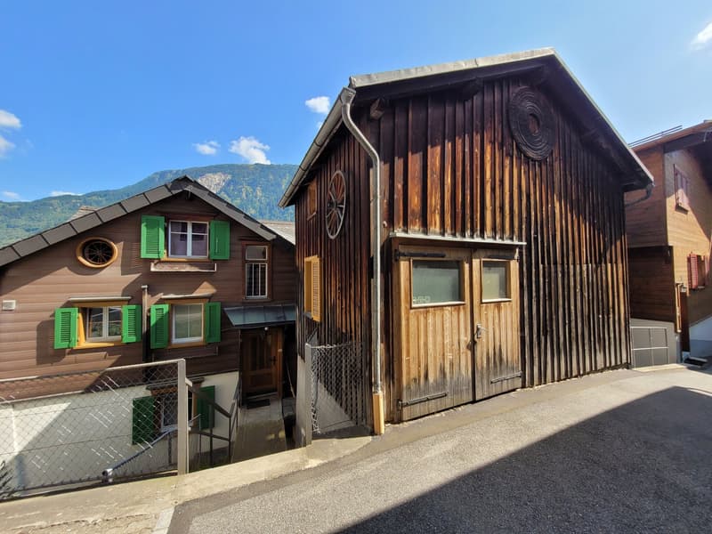 Gewerbelokal mit Rampe und schöner Aussicht in Disentis/Mustér – sofort verfügbar (1)