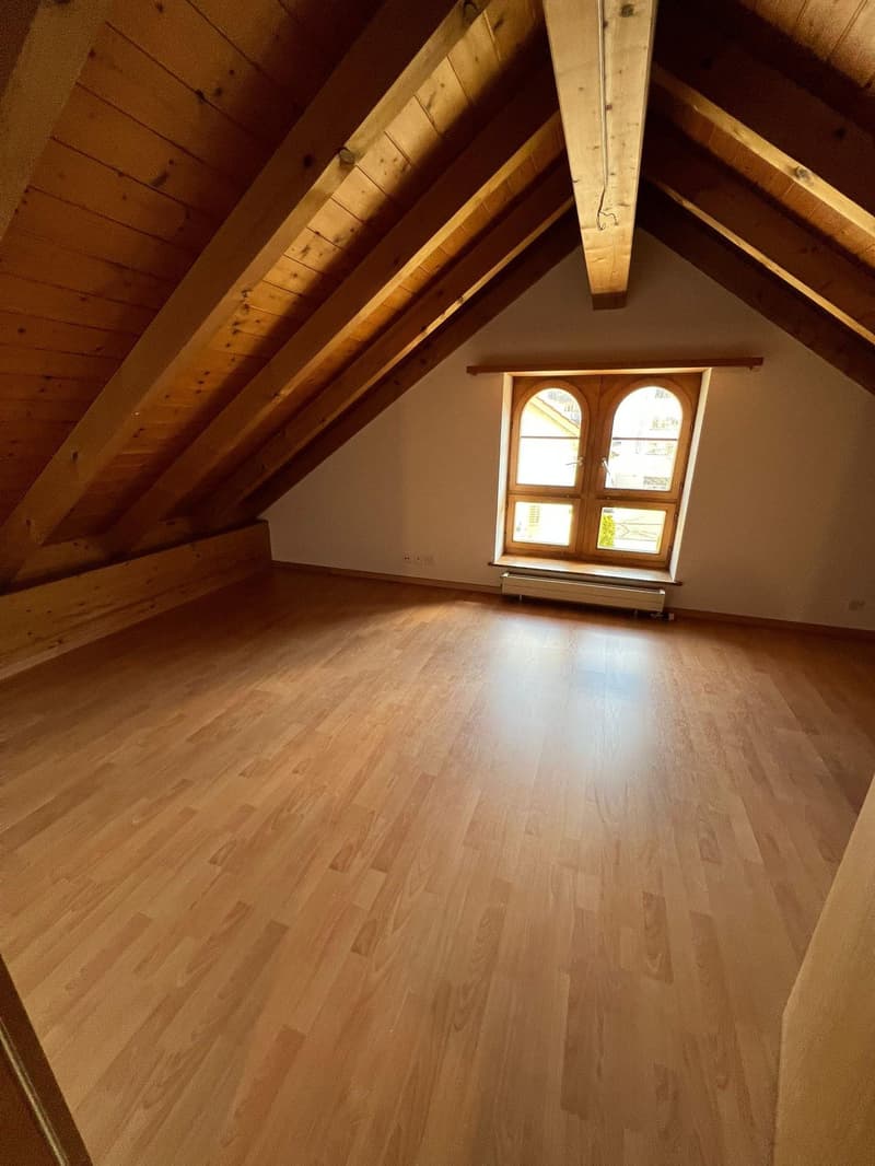 Charmante 4.5-Zimmer-Dachwohnung an der Hauptstrasse in Läufelfingen (12)