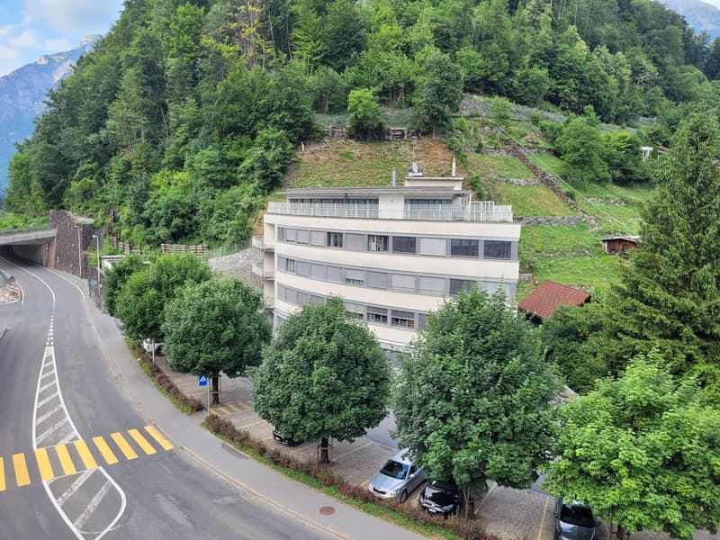Ertragsstarkes Mehrfamilienhaus mit 10 Wohnungen in Schwanden GL (11)