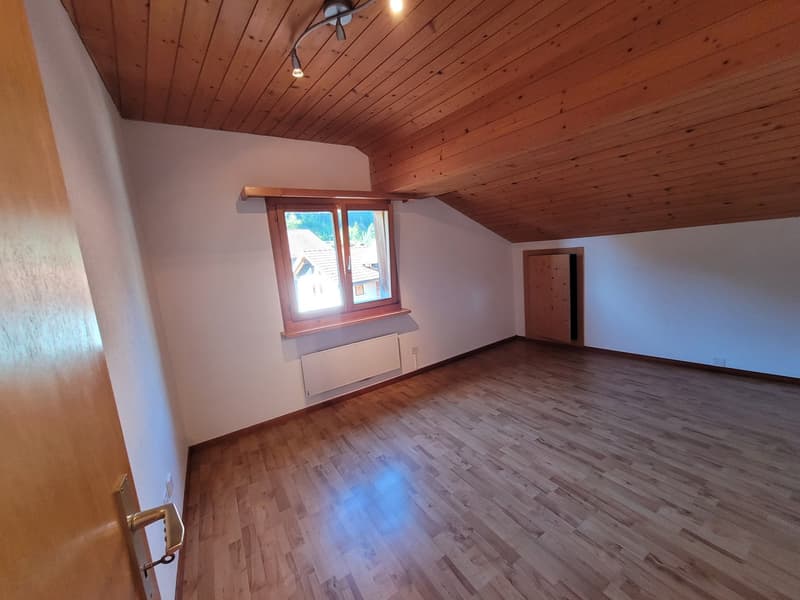 grosse 3.5-Zimmer-Dachwohnung in Tamins – Sofort verfügbar! (4)