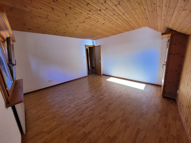 grosse 3.5-Zimmer-Dachwohnung in Tamins – Sofort verfügbar! (8)