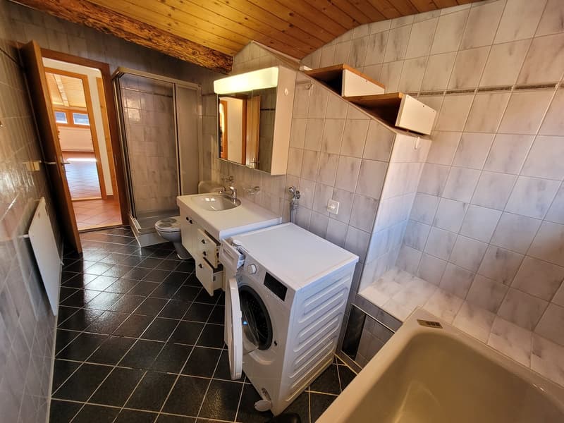 grosszügige 3.5-Zimmer-Dachwohnung in Tamins mit Cheminée! (8)