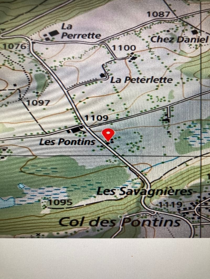 Map showing location of Les Pontins with nearby areas and roads