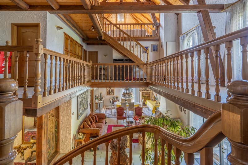 Exceptional property with spectacular volumes, 1 minute from the lake! (13)