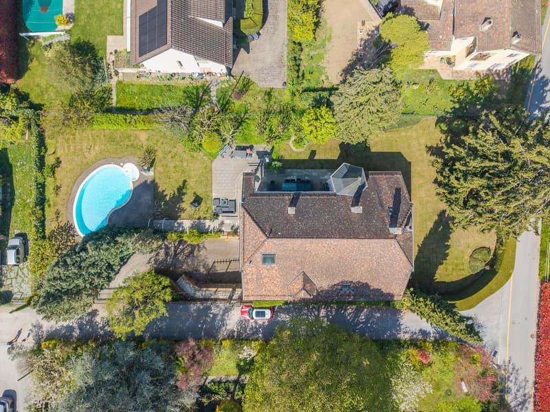 Exceptional property with spectacular volumes, 1 minute from the lake! (3)