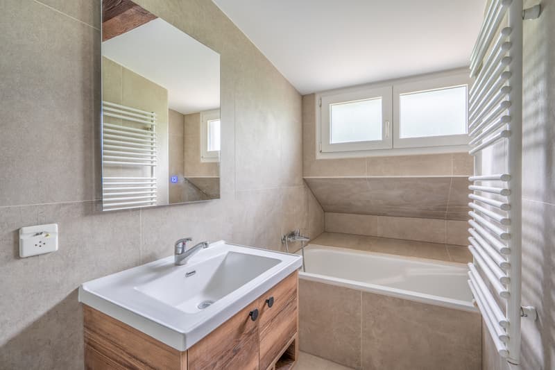Einfamilienhaus in Chailly mit 160 m2 + einem Keller von ca. 60 m2! (2)
