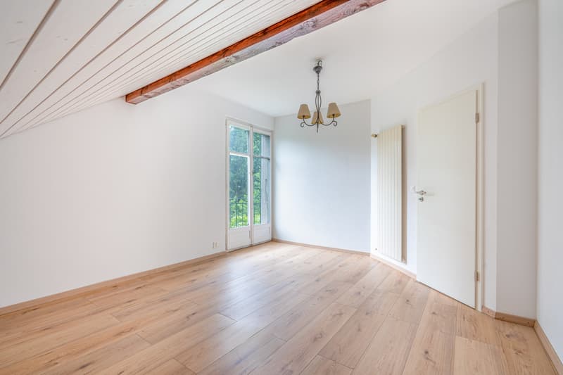 Einfamilienhaus in Chailly mit 160 m2 + einem Keller von ca. 60 m2! (3)
