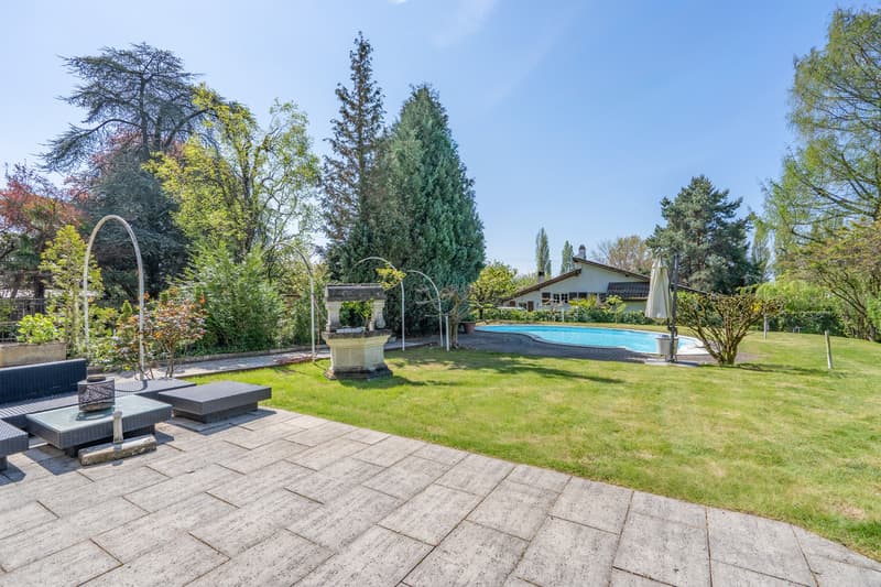 Propriété d'exception aux volumes spectaculaires à 1 minute du lac ! (1)