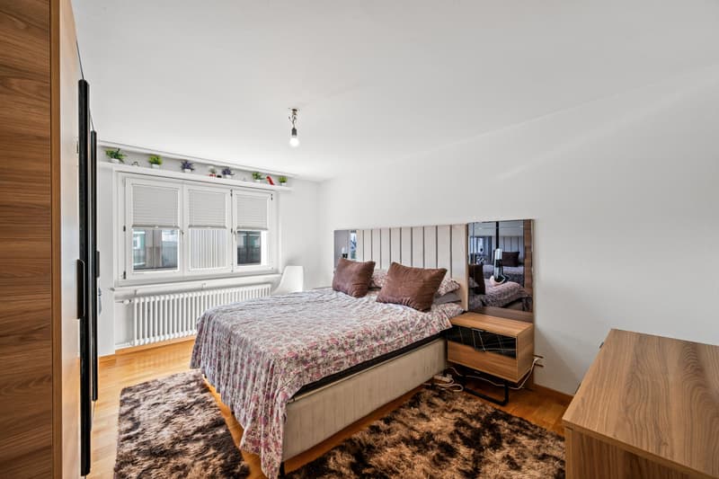 Centrally located 3.5-room attic apartment for private use or investors (8)