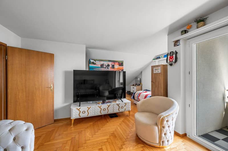 Centrally located 3.5-room attic apartment for private use or investors (3)