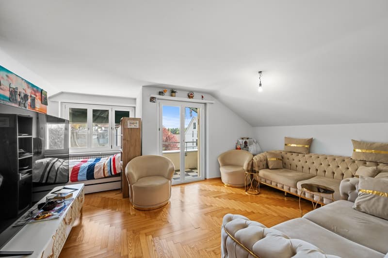 Centrally located 3.5-room attic apartment for private use or investors (2)